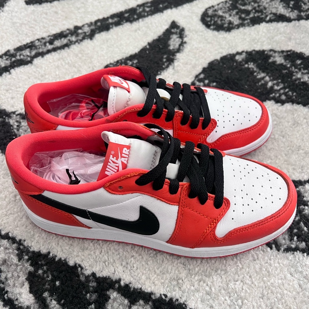 Women’s air Jordan’s 1 Retro low Orange / worn once / size 8